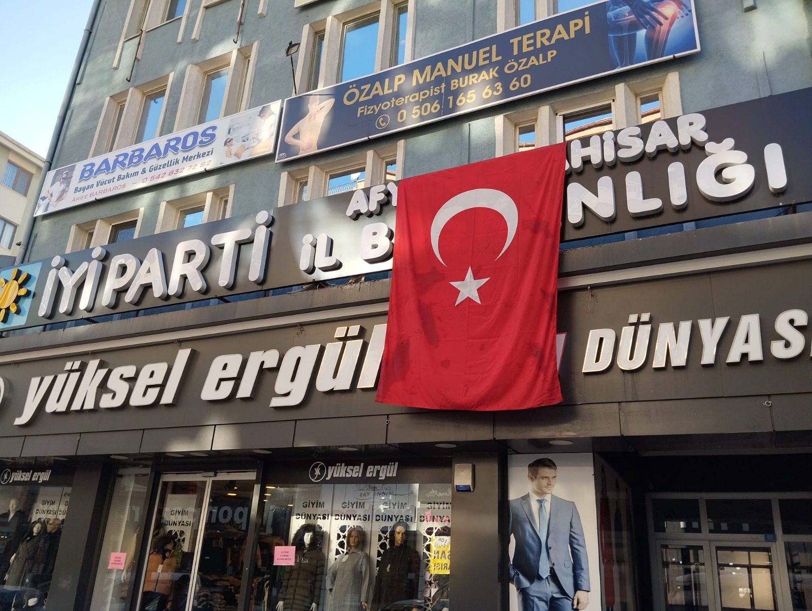 İYİ PARTİ'DEN TÜRK BAYRAKLARIYLA BİRLİK MESAJI
