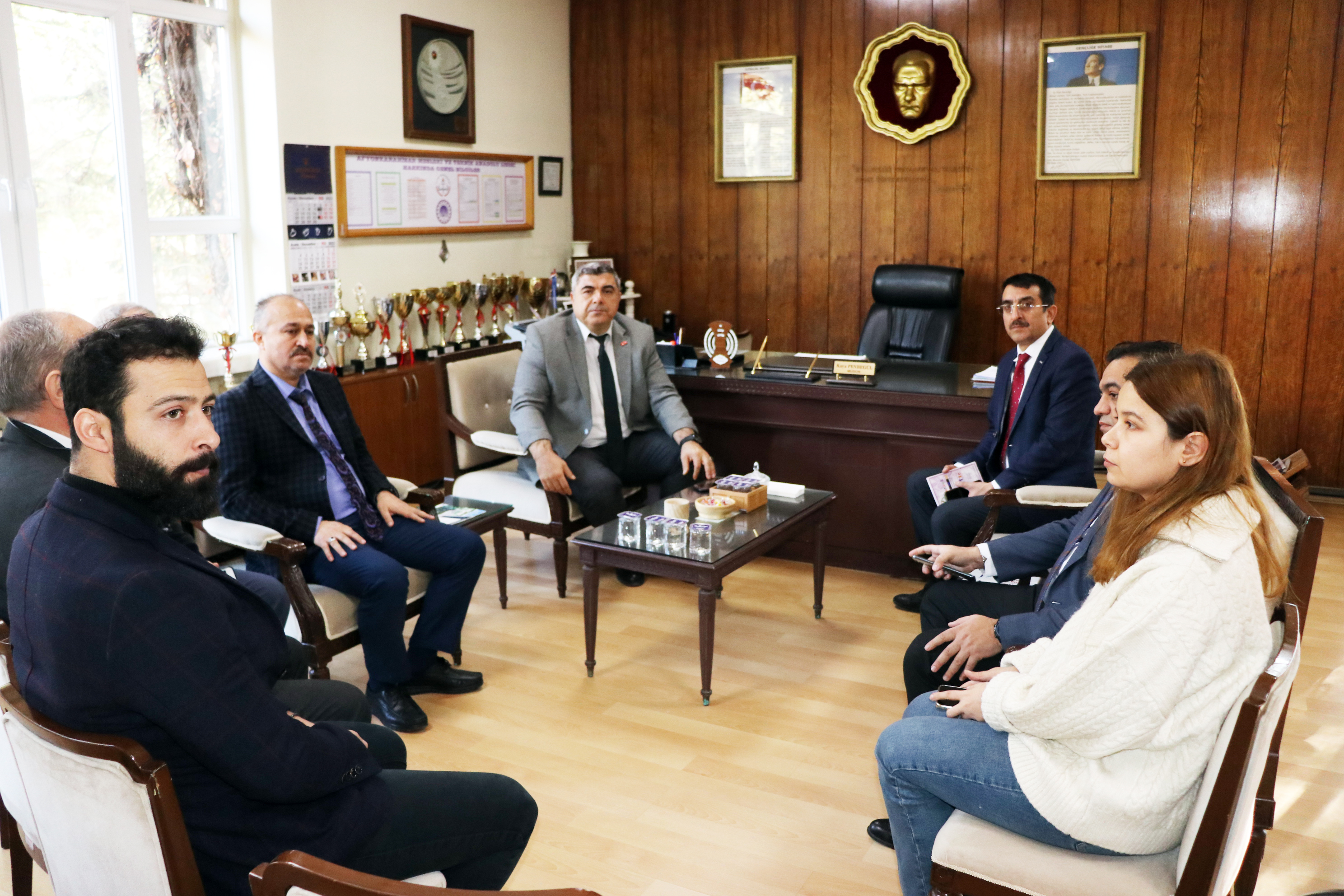 Müdür Sünnetci Saldırıya Uğrayan Öğretmenin Okulunu Ziyaret Etti