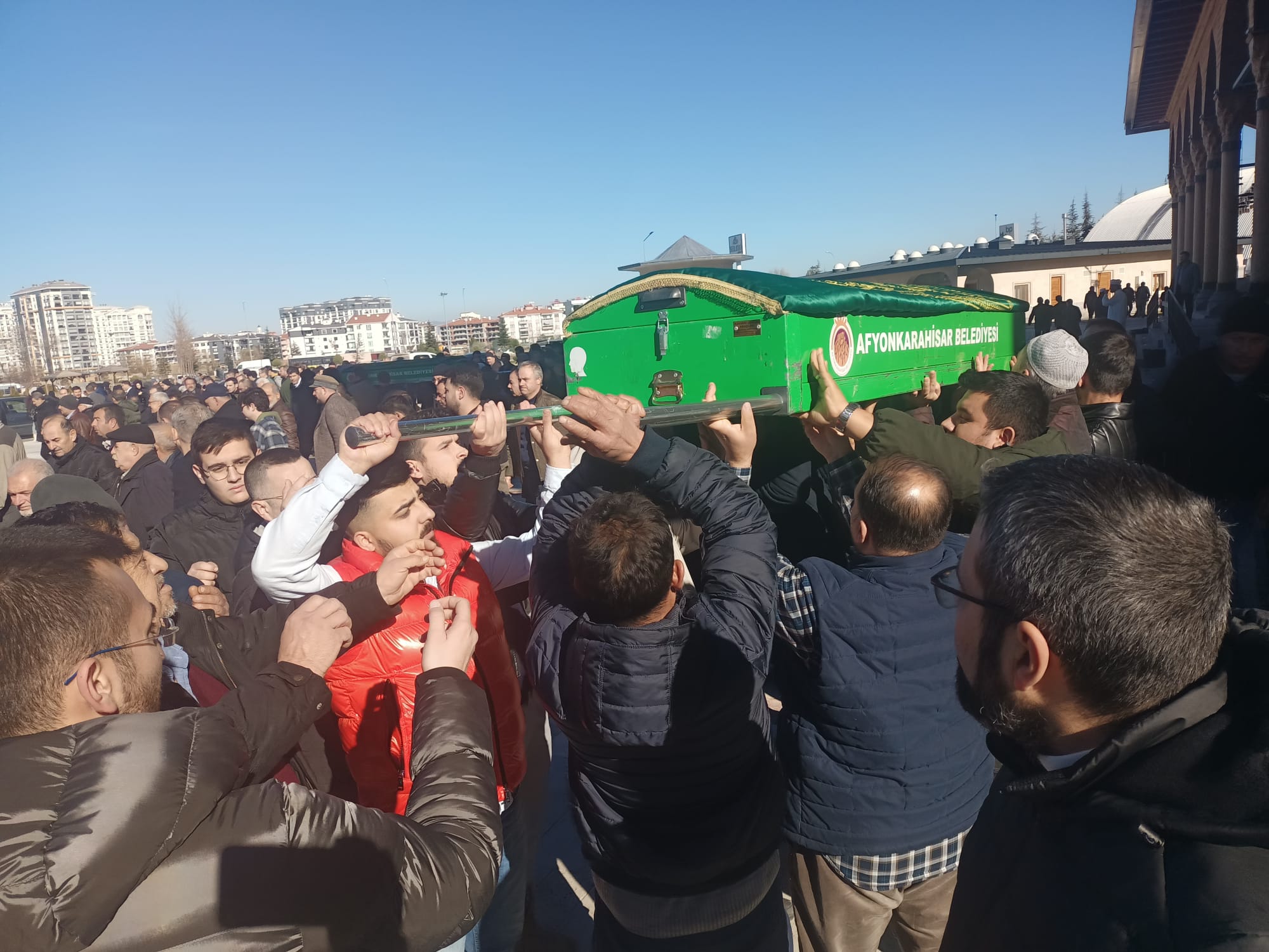 Çakmaktepe son yolculuğuna uğurlandı