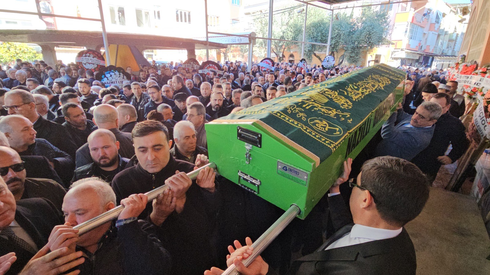 MOTOSİKLET KAZASI GEÇİRMİŞTİ