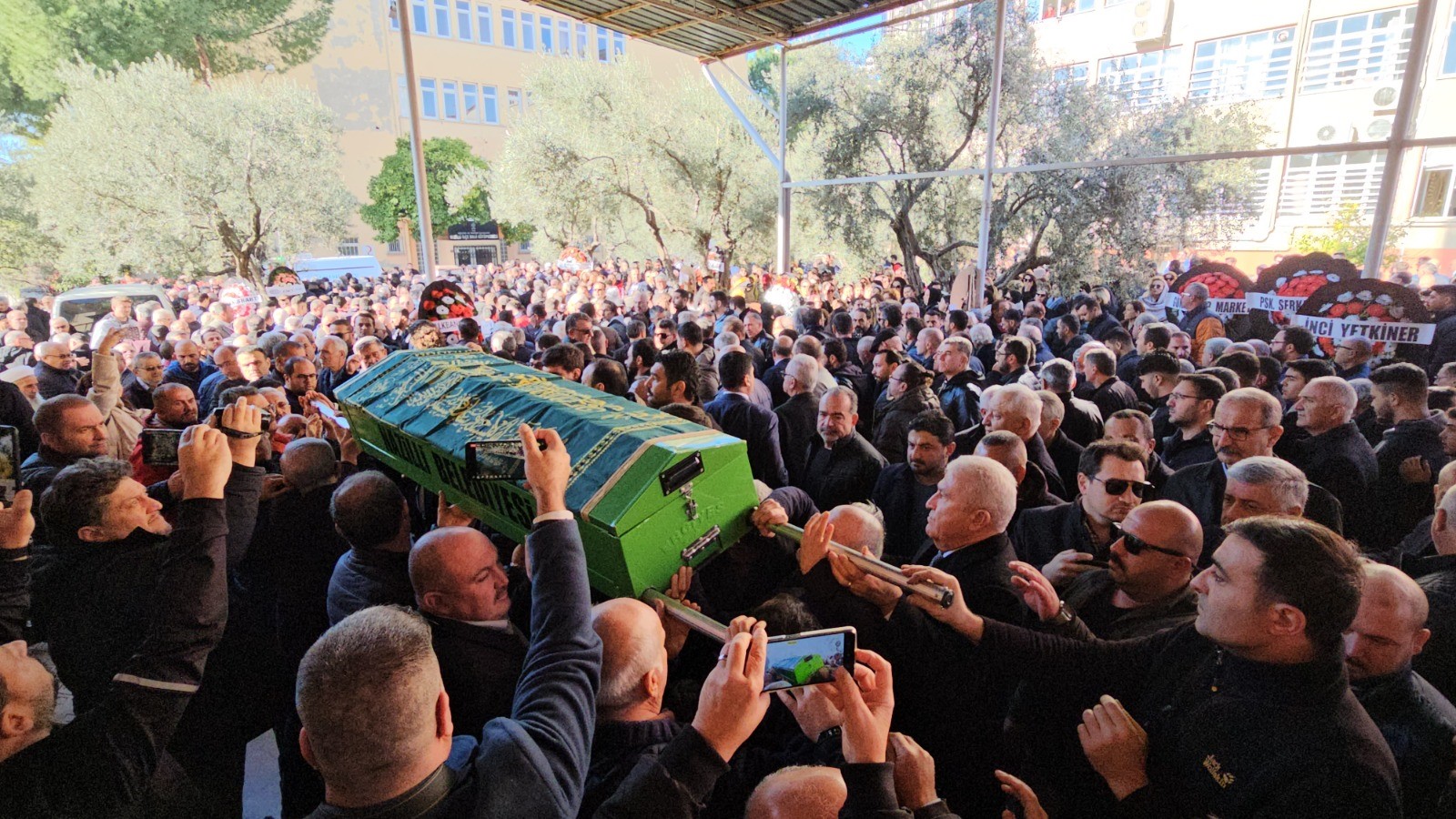 MOTOSİKLET KAZASI GEÇİRMİŞTİ
