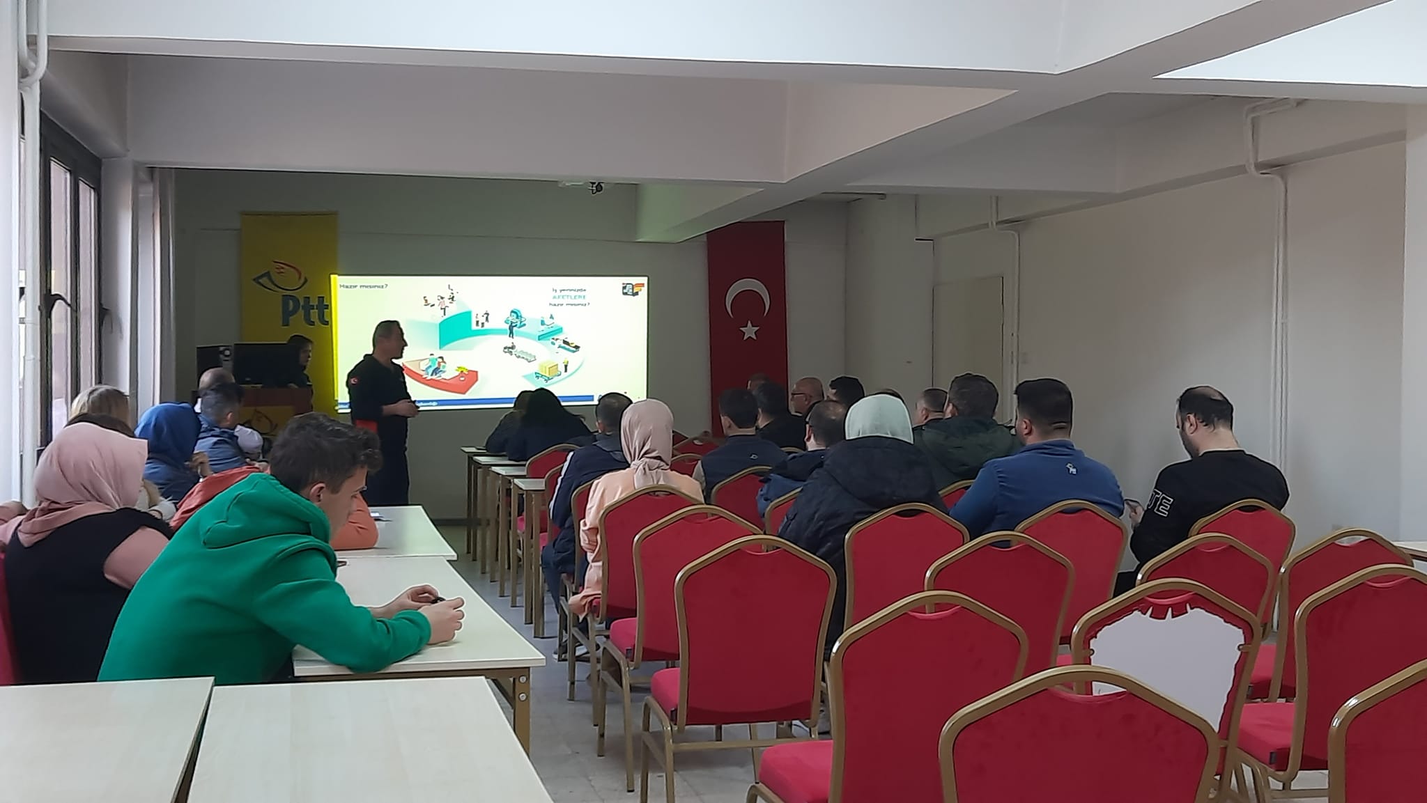 Afyonkarahisar PTT Başmüdürlüğü Personeli Afet Farkındalık Eğitimi ve Tatbikatlarla Hazır
