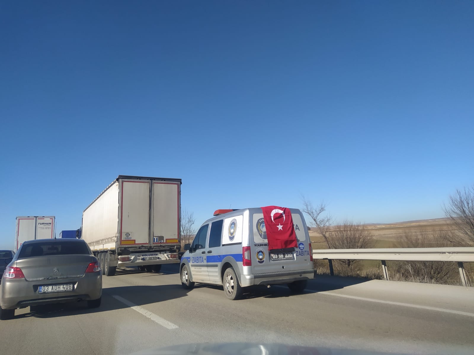 Afyonlu Şehit Baba Ocağına Gidiyor. Kilometrelerce Araç Kuyruğu Yaşanıyor.