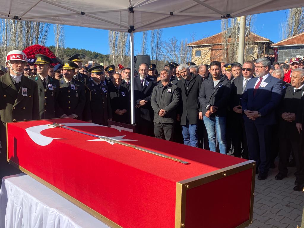 ŞEHİDİMİZİN TABUTUNA KOYULAN KILIÇ NE ANLAMA GELİYOR