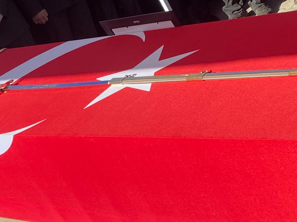 ŞEHİDİMİZİN TABUTUNA KOYULAN KILIÇ NE ANLAMA GELİYOR