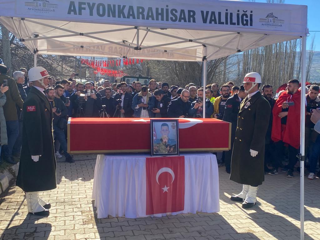 Şehit Piyade Teğmen Ramazan Günay Vatan Toprağına Emanet Edildi. Vatandaşlar Sinanpaşa'ya Akın Etti