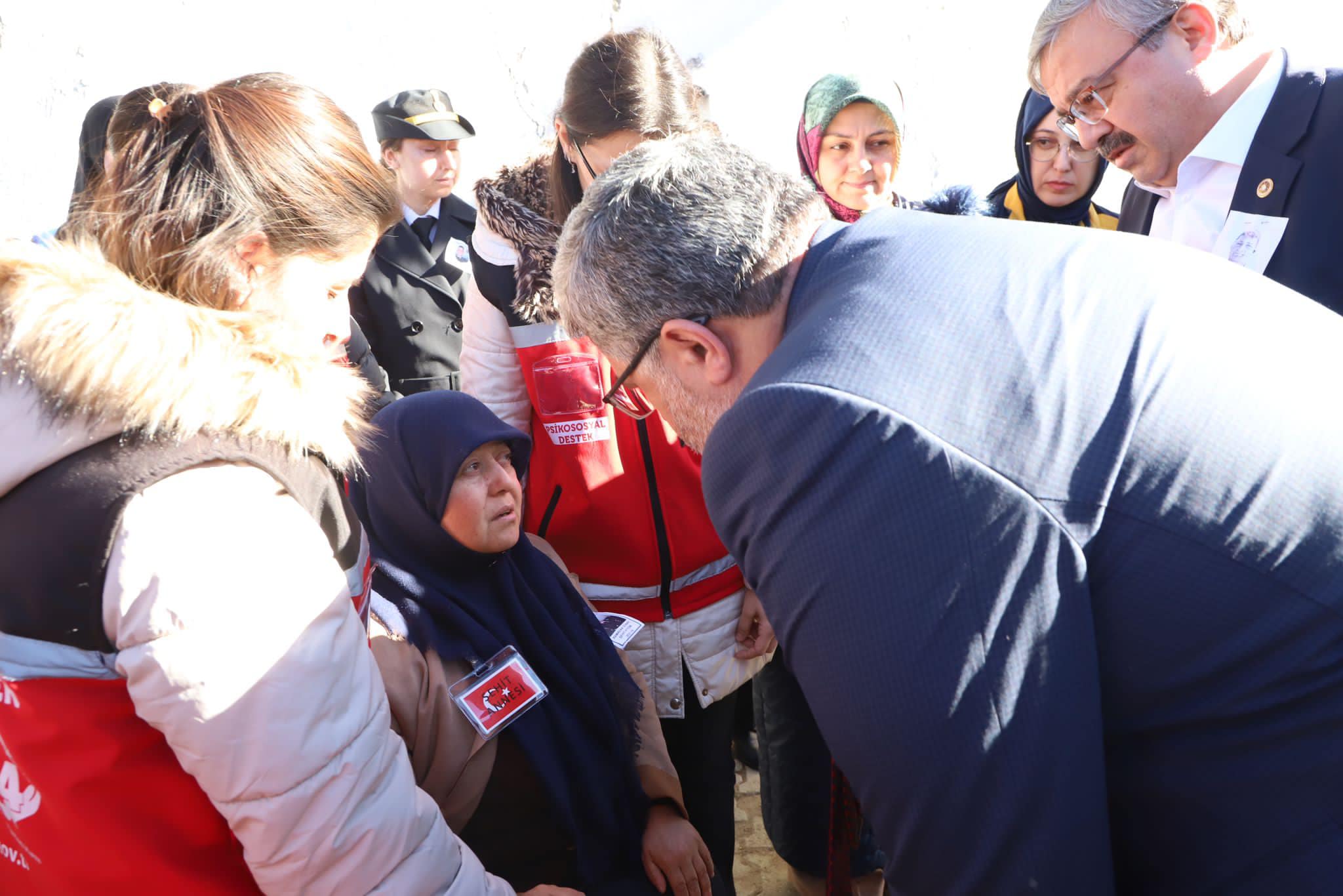AK Partili Özkaya Ailenin Acısına Ortak Oldu