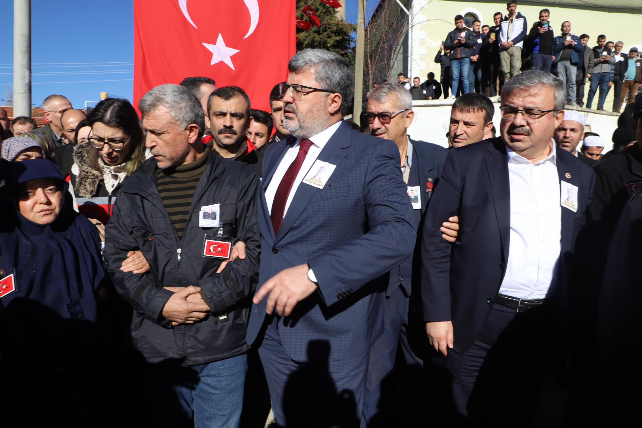 AK Partili Özkaya Ailenin Acısına Ortak Oldu