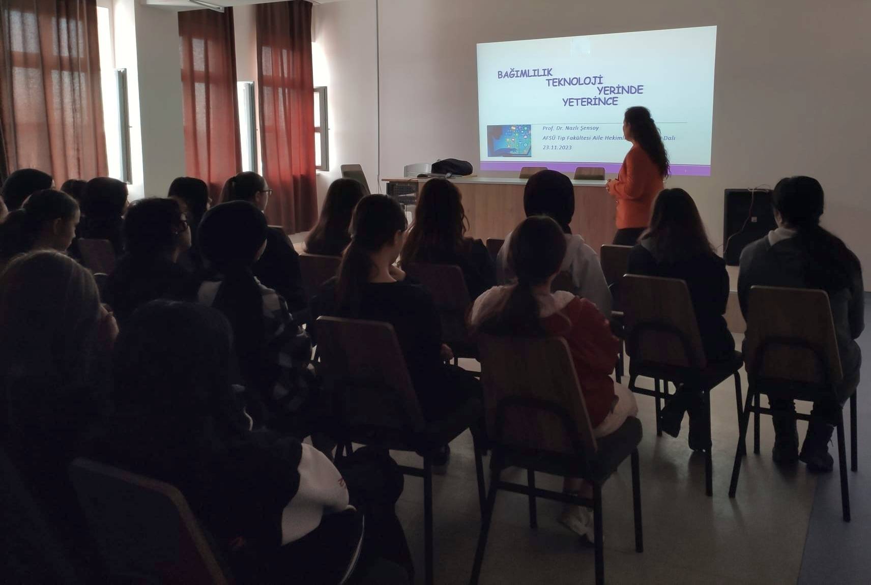 Lise Öğrencilerine Teknoloji Bağımlılığı anlatıldı