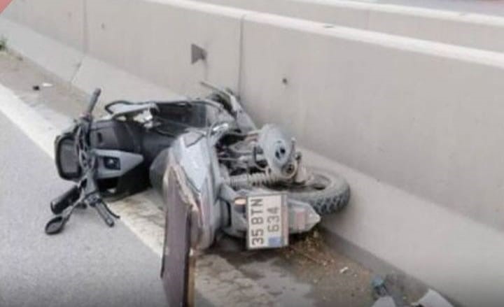 Otomobilin Çarptığı Motokurye Hayatını Kaybetti