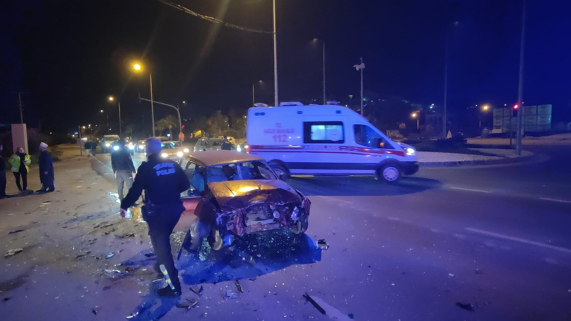 KIRMIZI IŞIK İHLALİ KAZAYA NEDEN OLDU
