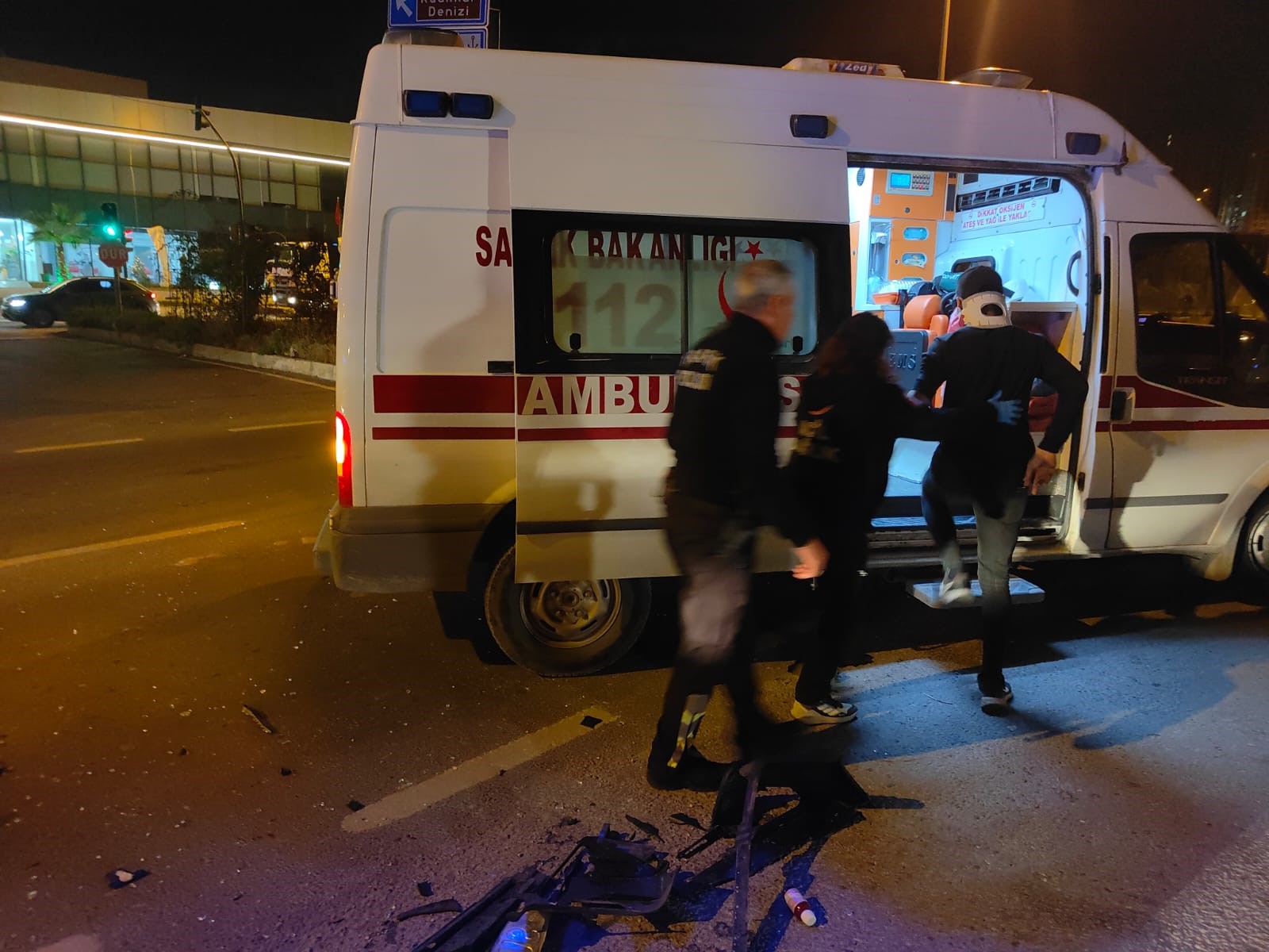 KIRMIZI IŞIK İHLALİ KAZAYA NEDEN OLDU