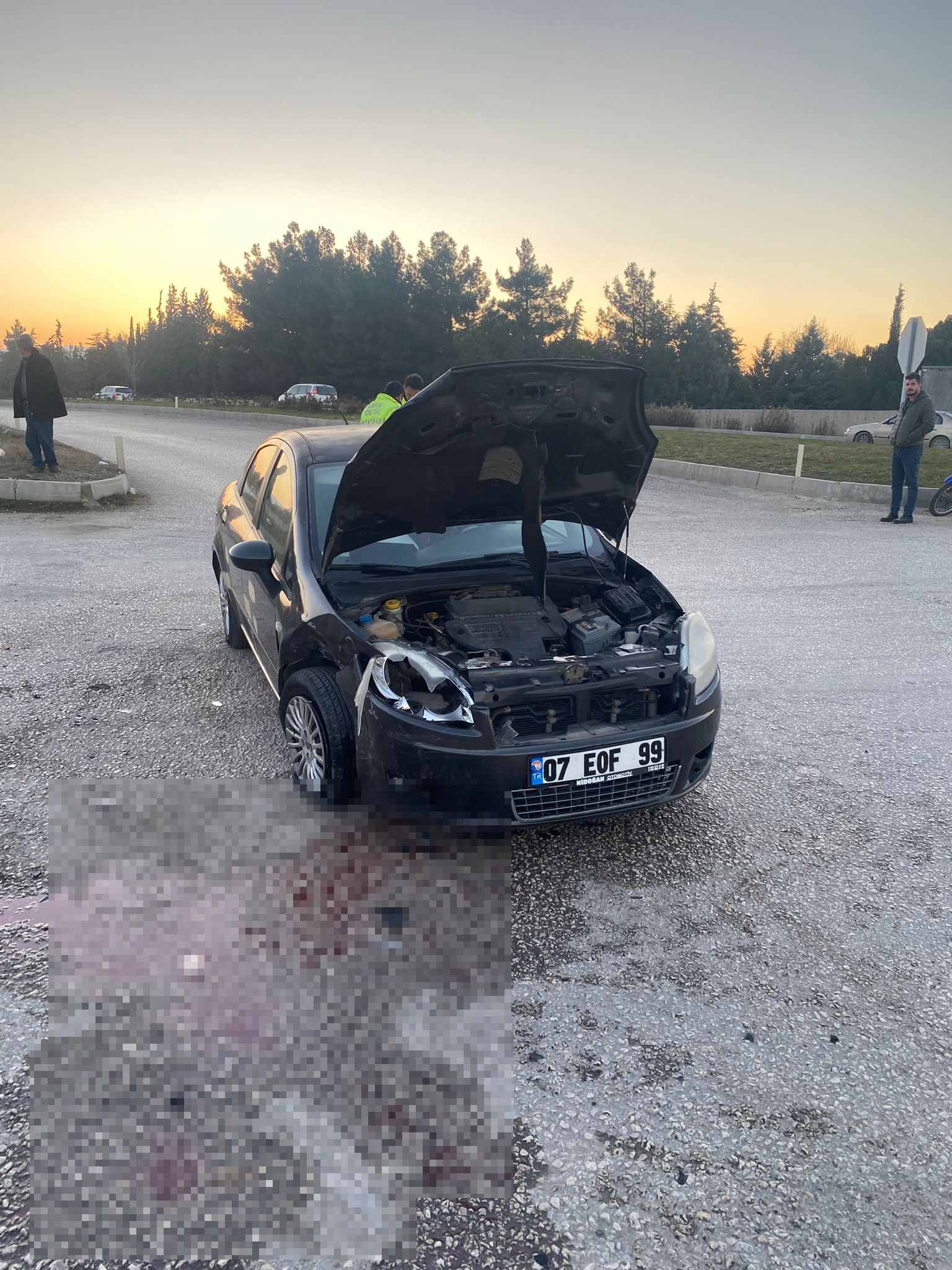 İki Otomobil Çarpıştı