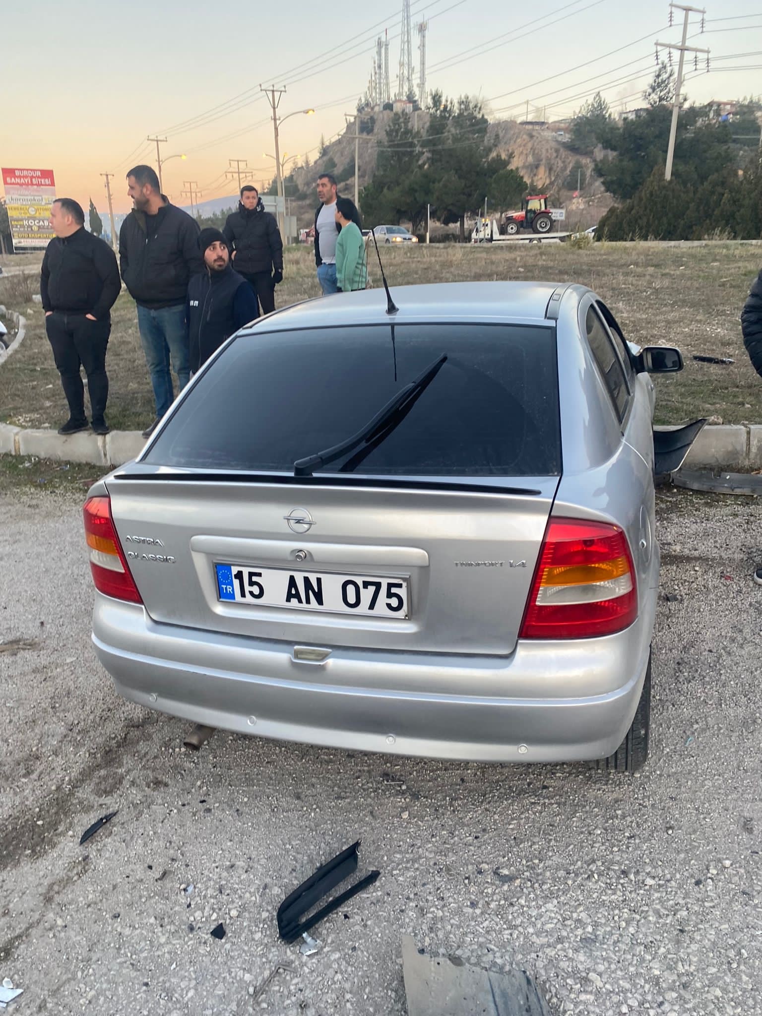 İki Otomobil Çarpıştı