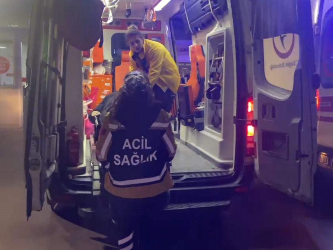 DARP EDİLEN KADIN ARAÇTAN YOLA ATILDI