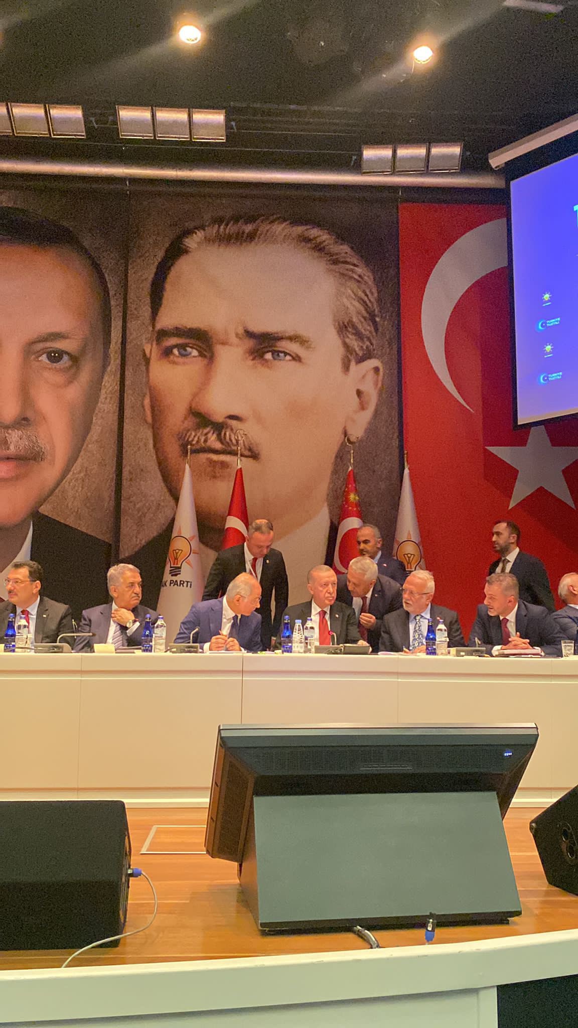 BAŞKAN ZEYBEK ERDOĞAN'A PROJELERİNDEN BAHSETTİ