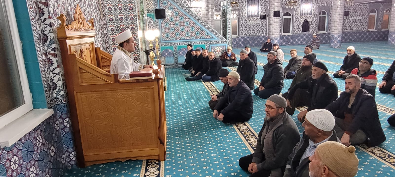 Mahalle sakinleri  müftü yardımcısı Küçük'ün sohbetinde bir araya geldi