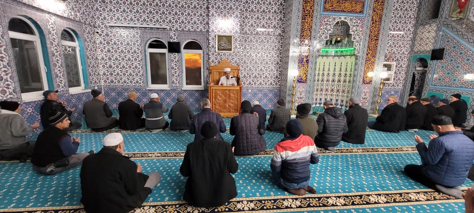 Mahalle sakinleri  müftü yardımcısı Küçük'ün sohbetinde bir araya geldi