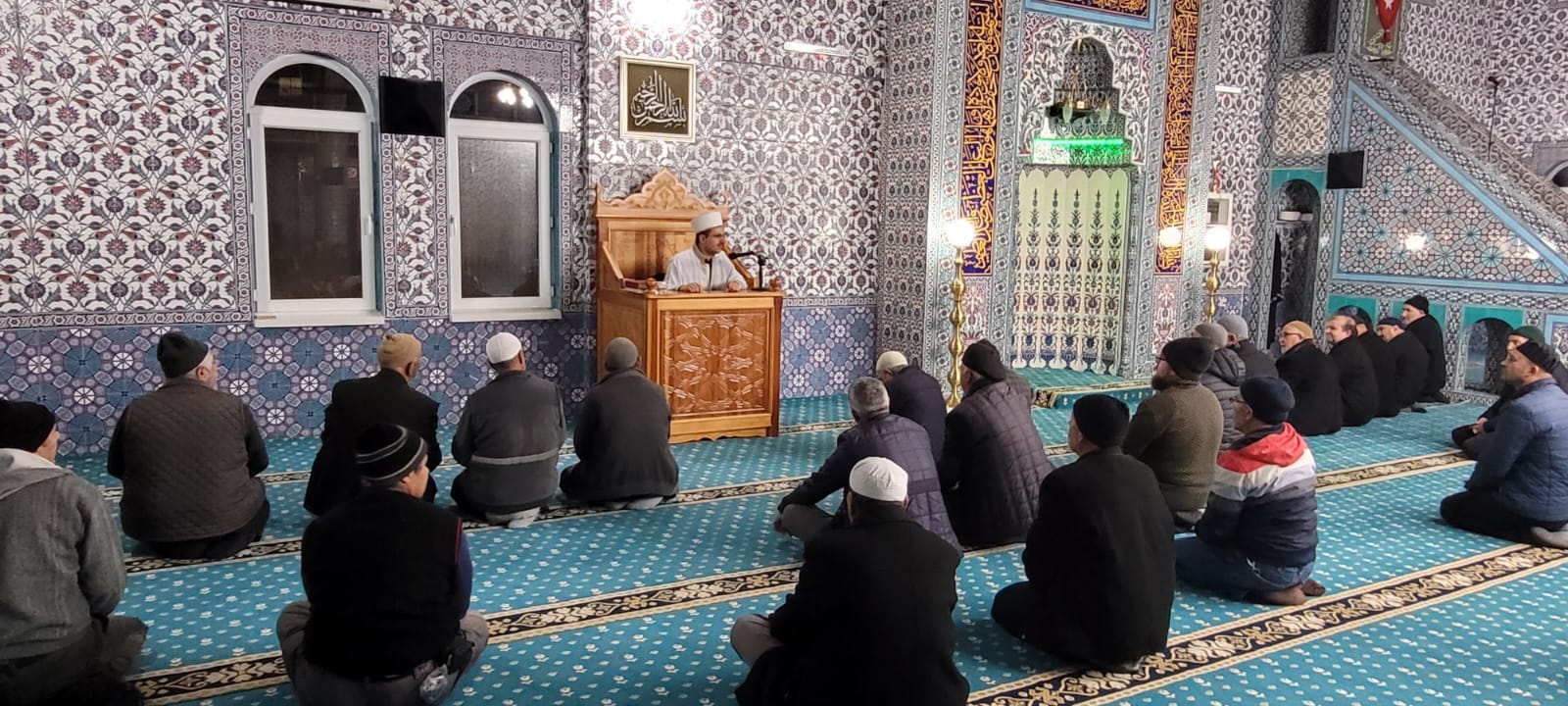 Mahalle sakinleri  müftü yardımcısı Küçük'ün sohbetinde bir araya geldi