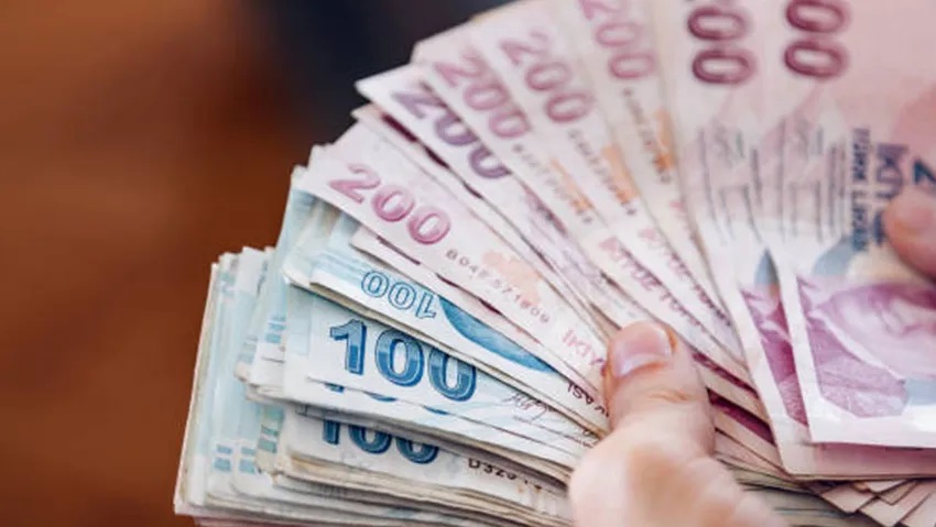 Çalışan emeklilere 5 bin lira ödemeleri bugün gerçekleşecek