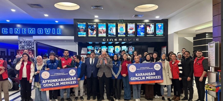 GENÇLER, ŞEHİT ÖĞRETMEN AYBÜKE'NİN HİKAYESİNİ BEYAZ PERDEDE İZLEDİ