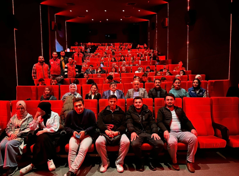GENÇLER, ŞEHİT ÖĞRETMEN AYBÜKE'NİN HİKAYESİNİ BEYAZ PERDEDE İZLEDİ