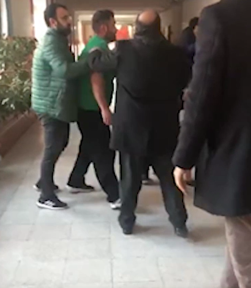VELİLER OKULU BASIP ÖĞRETMENLERİ DÖVDÜ!