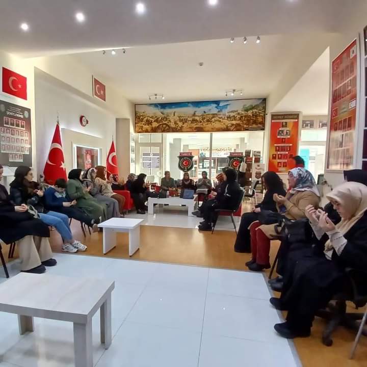 Afyonkarahisar Bacım Sultan Kız Yurdu, Şehit Aileleriyle Buluştu: Dualarla Anıldı