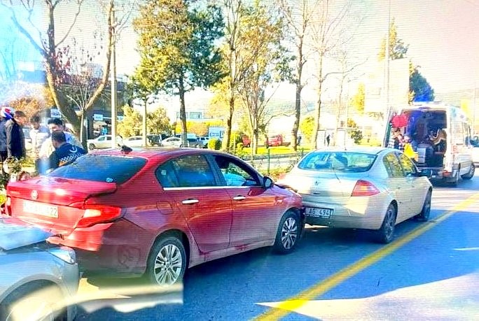 Zincirleme Trafik Kazası:1 Yaralı