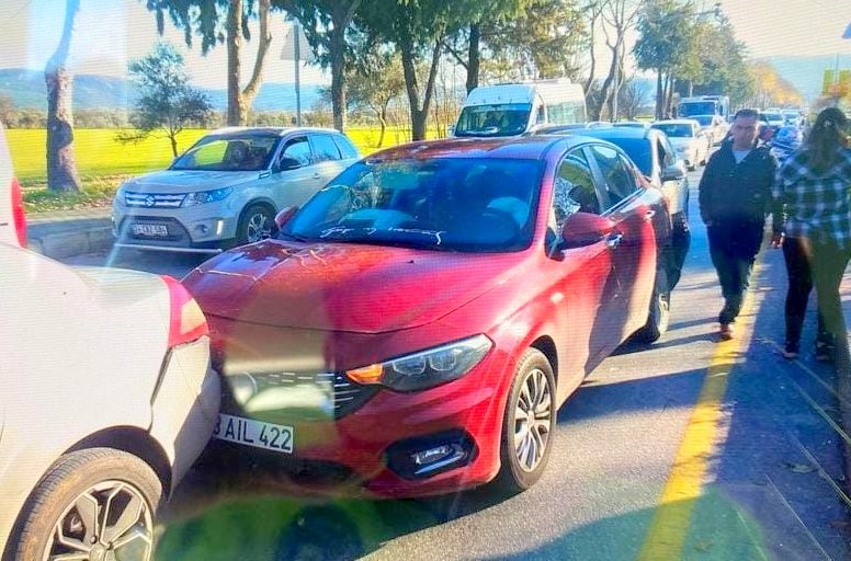 Zincirleme Trafik Kazası:1 Yaralı