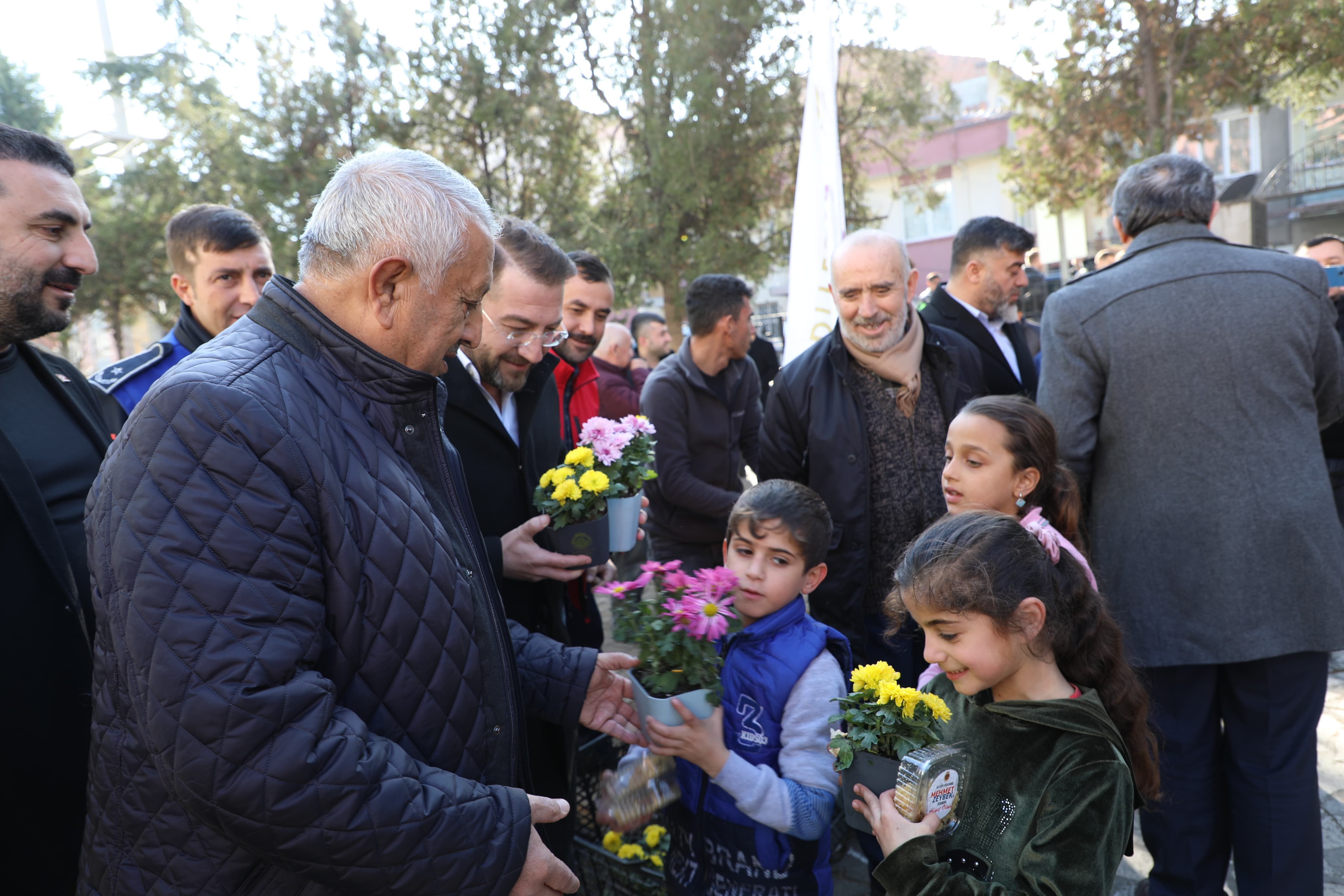 ZEYBEK BAŞKAN´DAN KAYADİBİ MAHALLESİ´NE ZİYARET