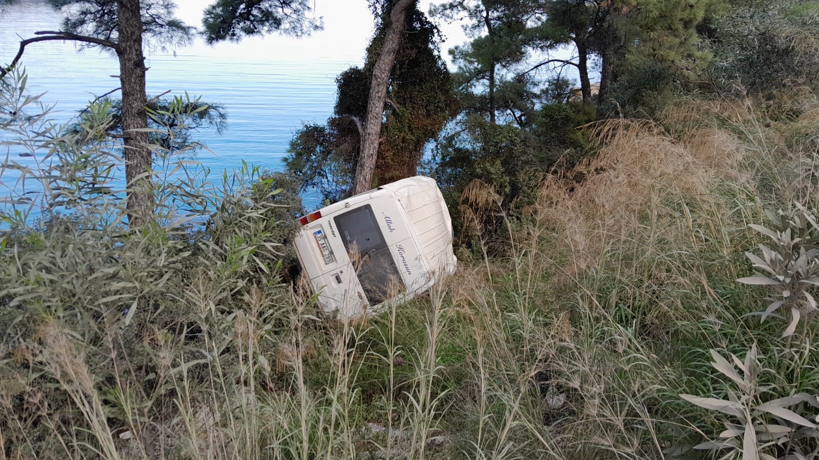 Minibüs Şarampole Yuvarlandı: 7 Yaralı
