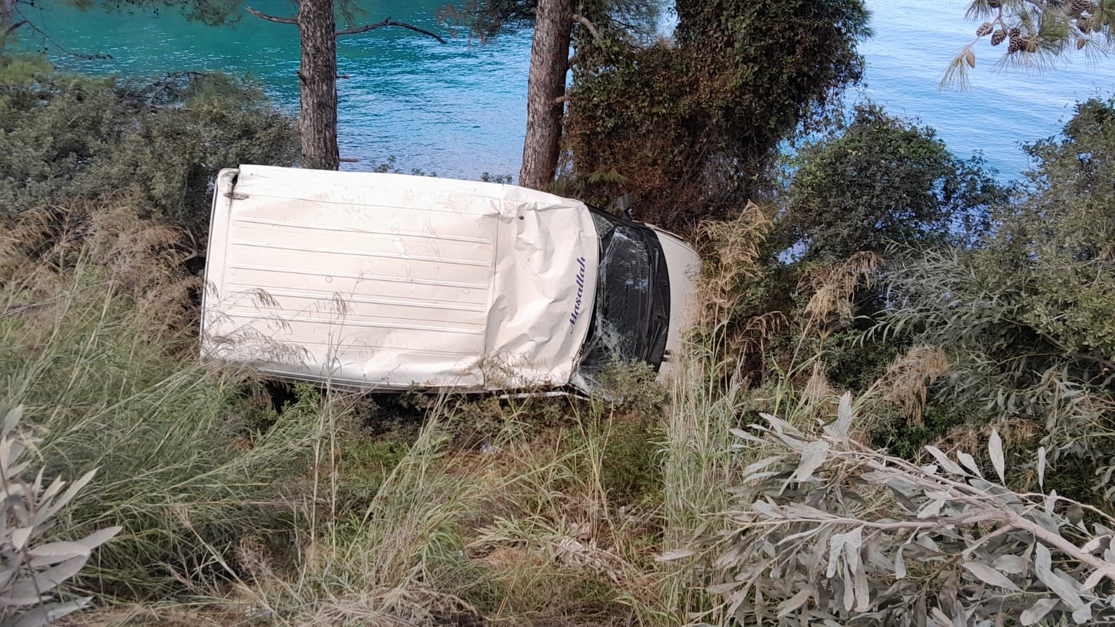 Minibüs Şarampole Yuvarlandı: 7 Yaralı