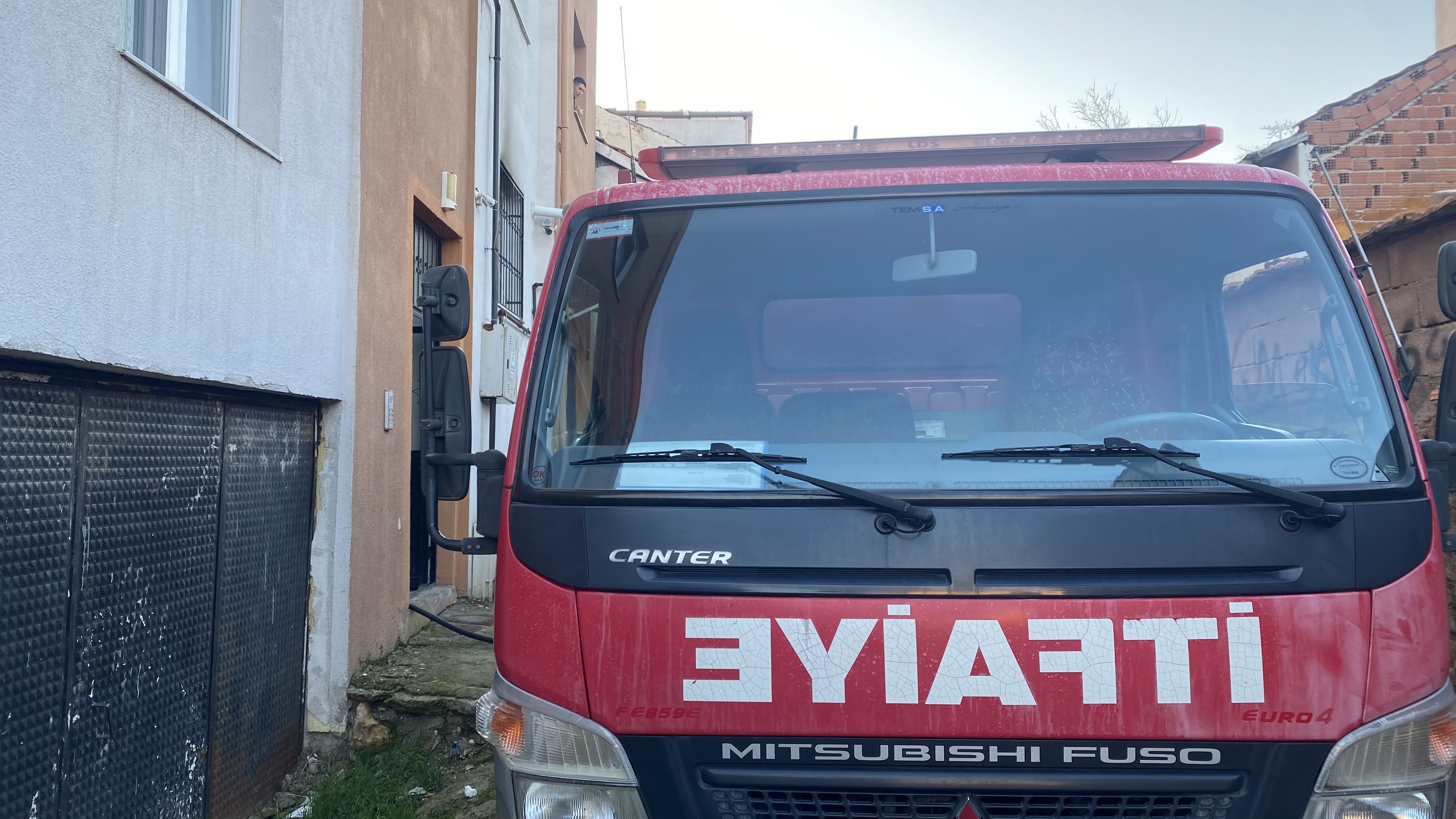 3 Katlı Binada Yangın Çıktı