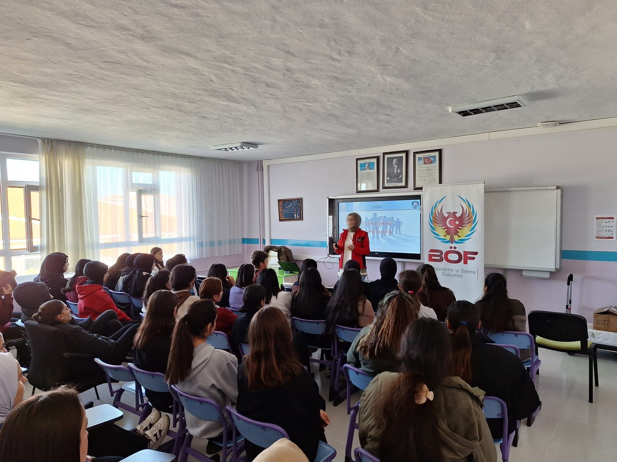 POLİS EKİPLERİ LİSE ÖĞRENCİLERİNİ ZİYARET ETTİ