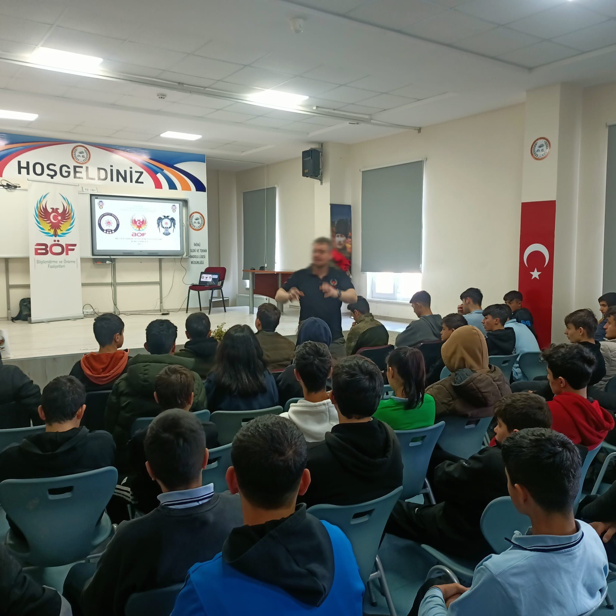 POLİS EKİPLERİ LİSE ÖĞRENCİLERİNİ ZİYARET ETTİ