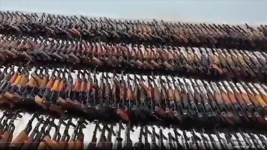 Terör Örgütü PKK'ya Ait Mağarada 467 Piyade Tüfeği Ele Geçirildi
