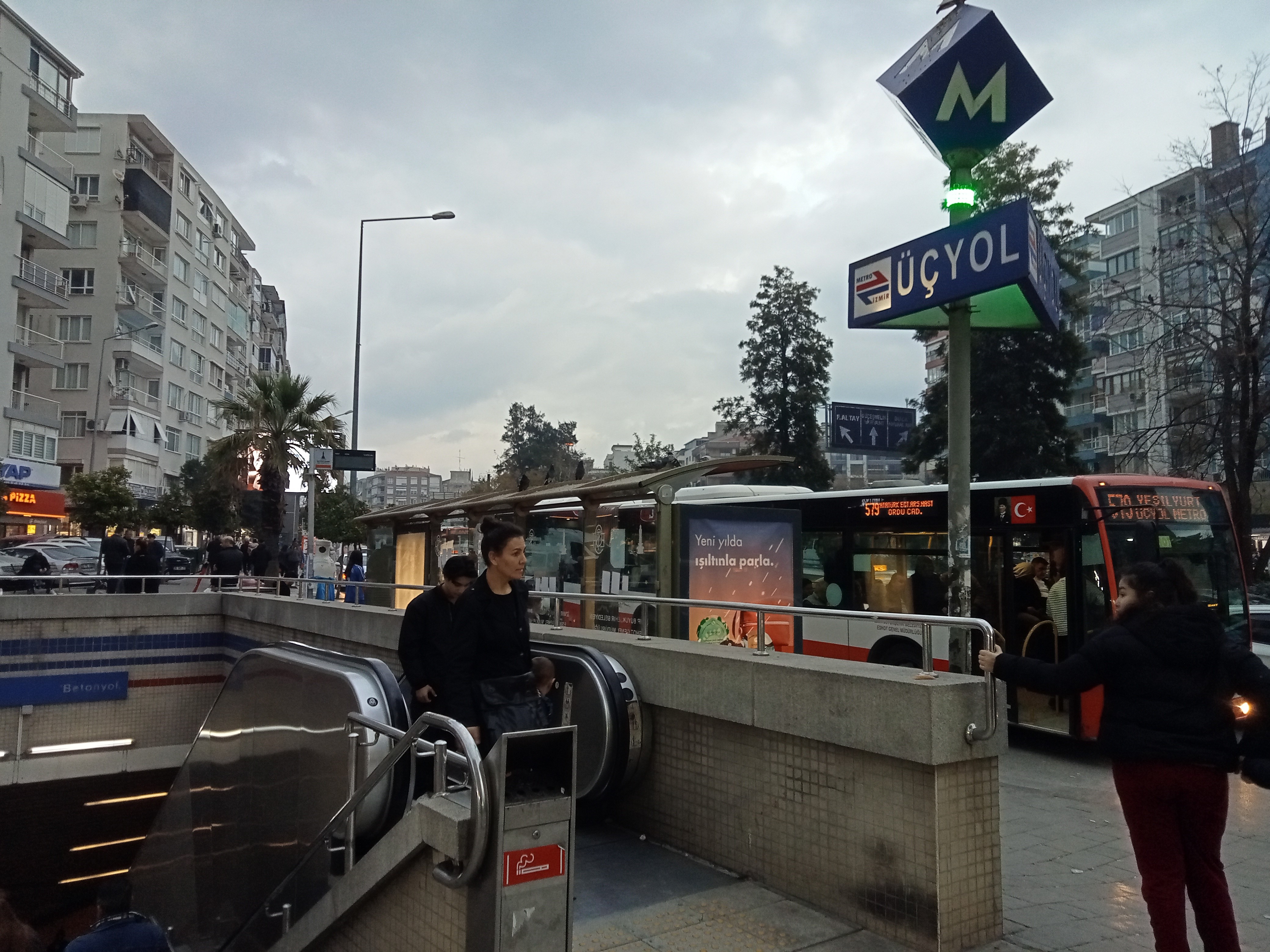 Metroda Yürüyen Merdiven Kazası: 5 Yaralı