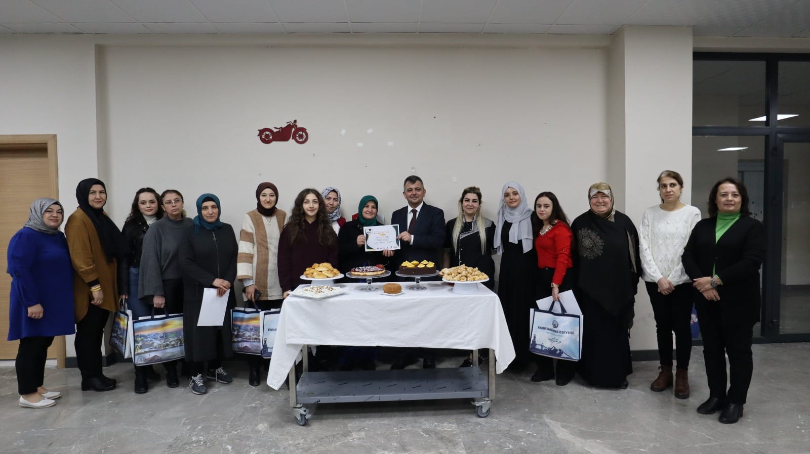 Emirdağ'ın Kadınları Belgelerini Aldı. Belgeleri Başkan Koyuncu  Takdim Etti