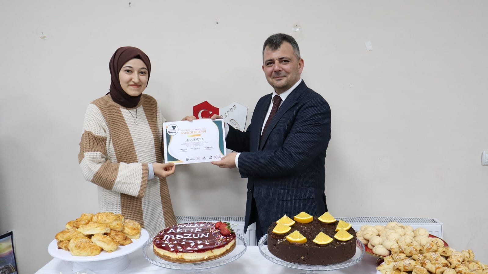 Emirdağ'ın Kadınları Belgelerini Aldı. Belgeleri Başkan Koyuncu  Takdim Etti