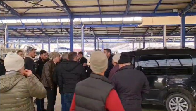 "AFYONKARAHİSAR SANDIKLI OTO PAZARINA YILIN SON GÜNÜ YOĞUN İLGİ!"