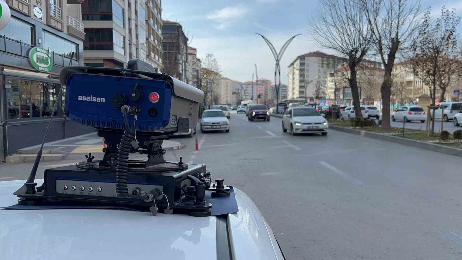 Trafik Polislerinin Gözü Kulağı Mobil Plaka Tanıma Sistemi  Devrede