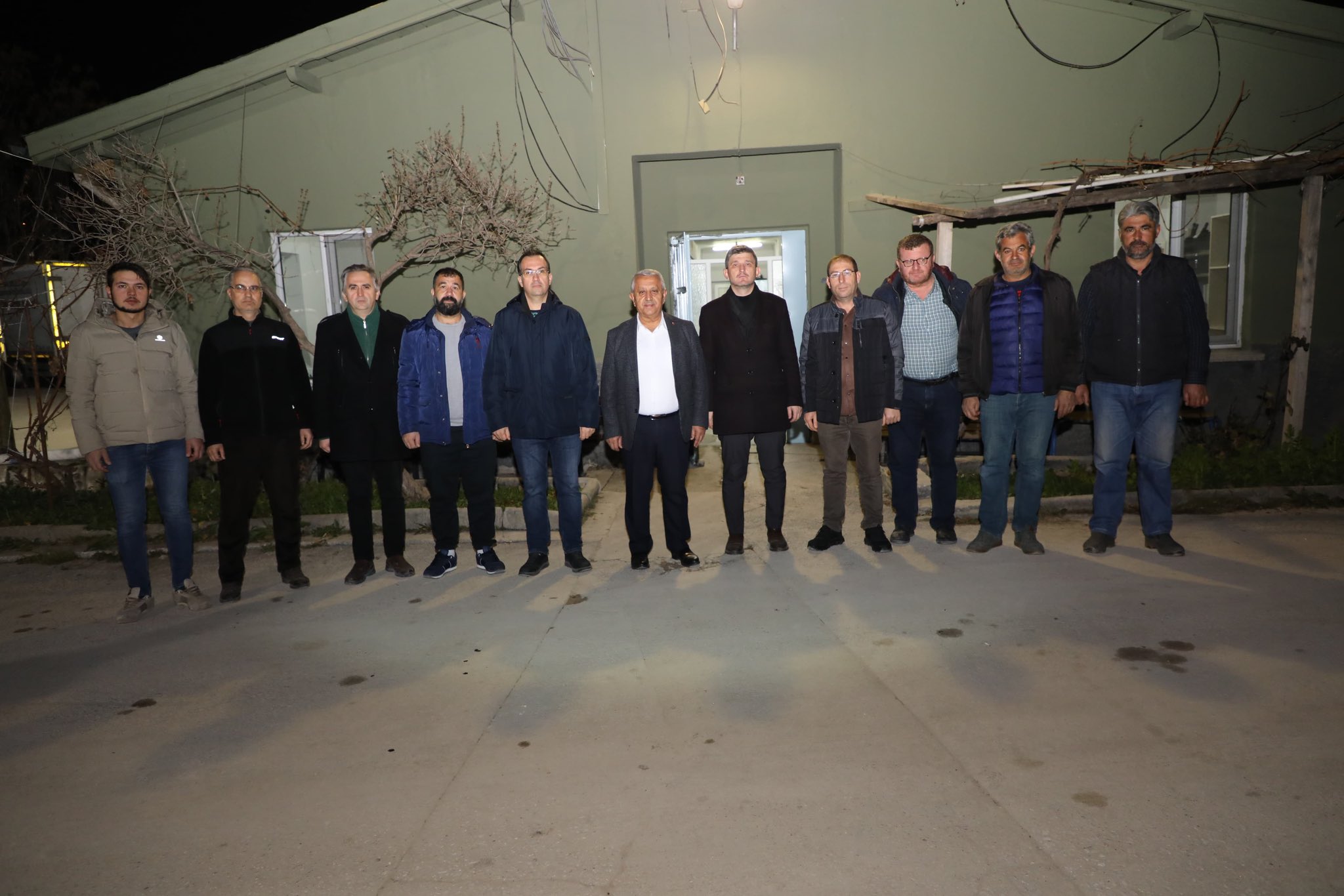 Başkan Zeybek yeni yıl ziyaretlerinde