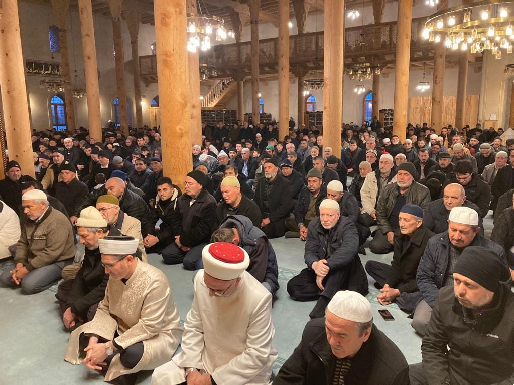 Sabah Namazında Bir Araya Geldiler. Paşa Camii Doldu Taştı