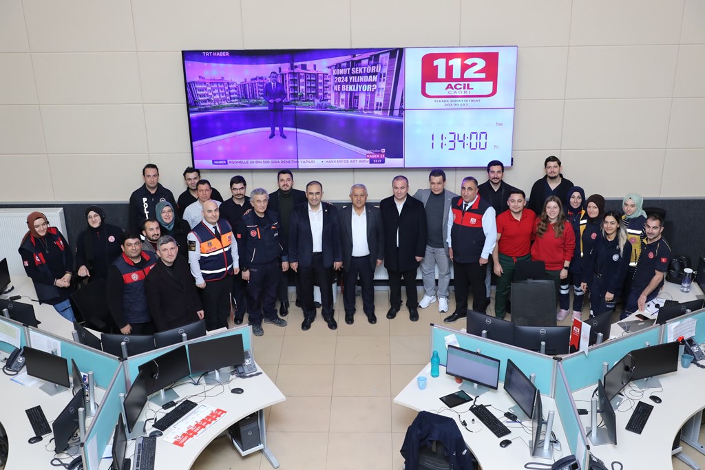 BAŞKAN ZEYBEK BELEDİYE BİRİMLERİNİN YENİ YILINI KUTLADI