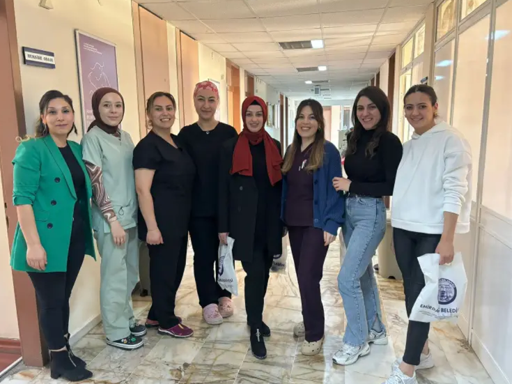 BAŞKAN KOYUNCU'DAN SAĞLIK ÇALIŞANLARINA HEDİYE