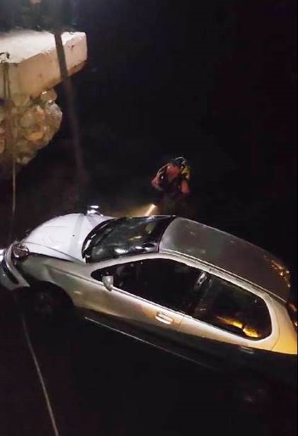 OTOMOBİL İLE MANEVRA YAPMAK İSTEDİ
