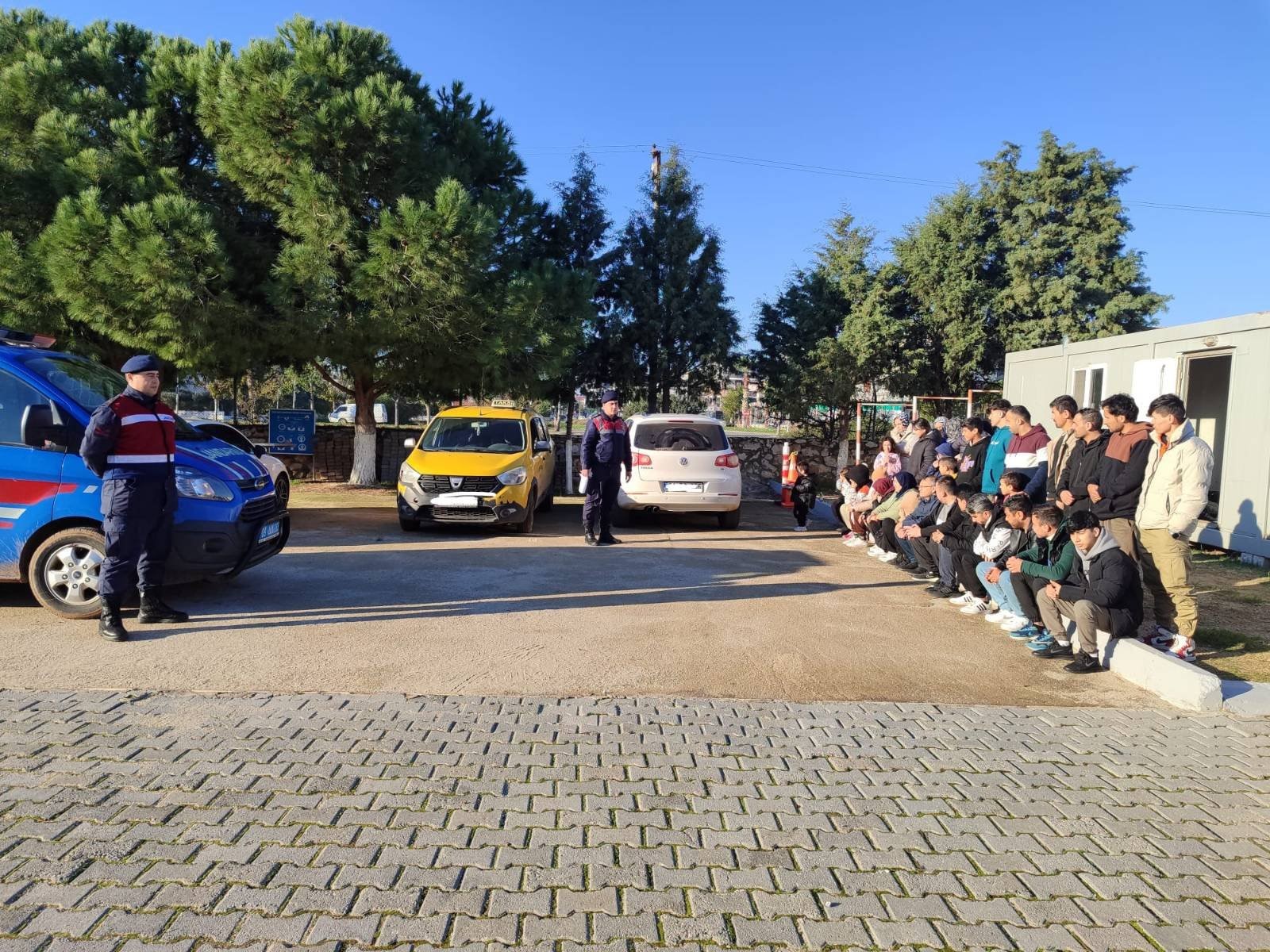 39 DÜZENSİZ GÖÇMEN YAKALANDI