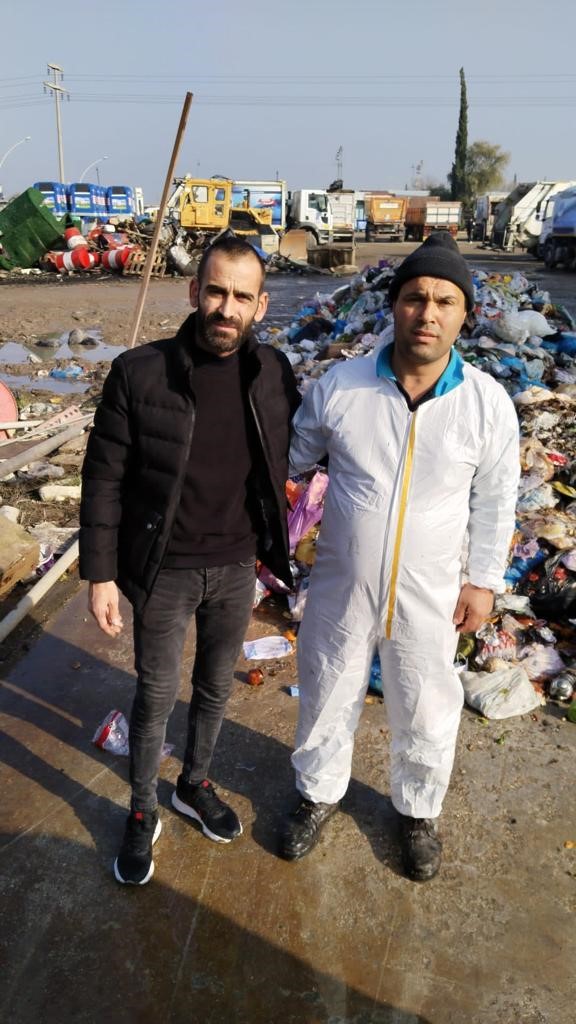 ÇÖPLERİN İÇİNDE ALTIN ARADILAR