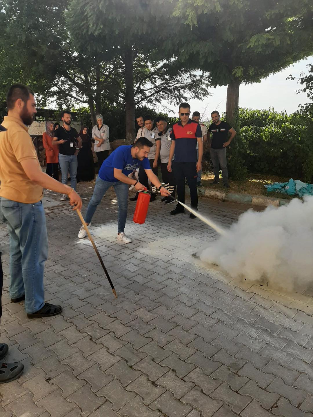 Bolvadin'de Yangına Müdahale Etme Eğitimi Verildi. Hastane Personeli  Eğitimden Geçirildi